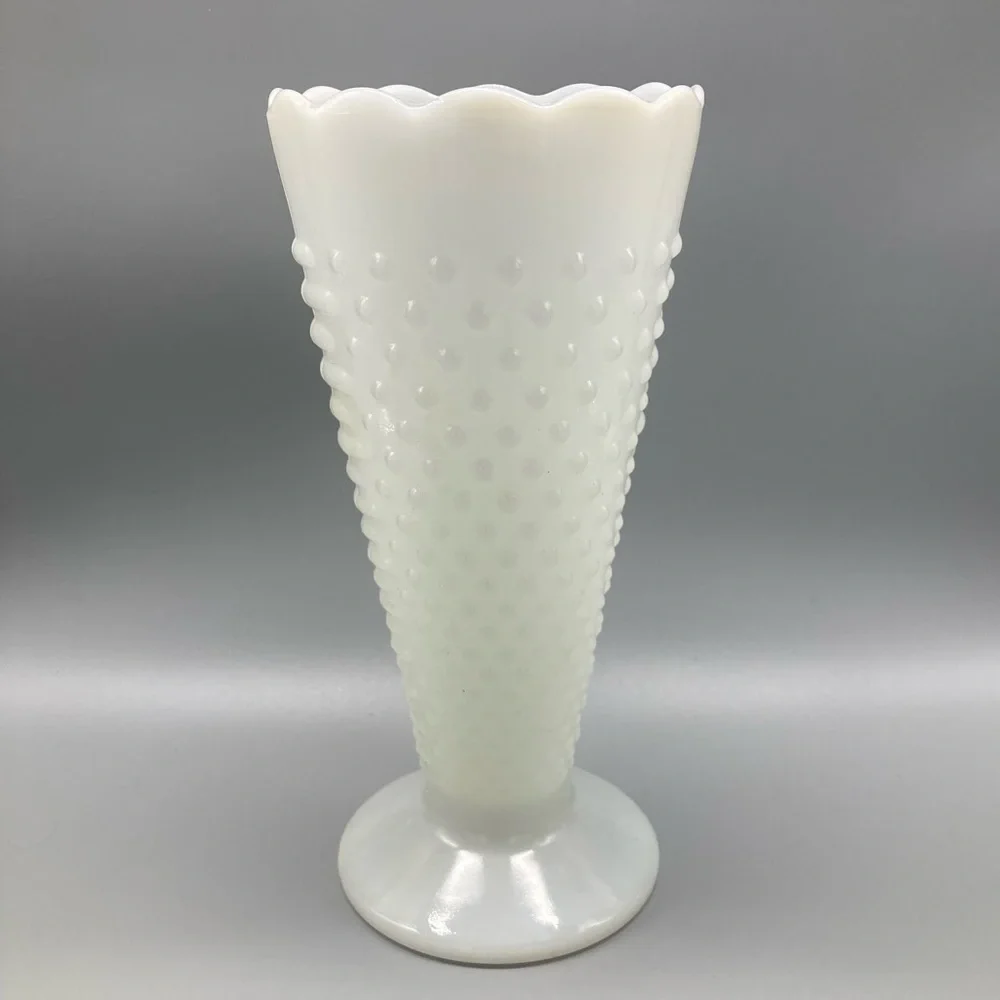 Anchor Hocking Milk Glass Hobnail Trumpet Vase/Wedding/Flower Arrangements /Gift - Picture 1 of 8